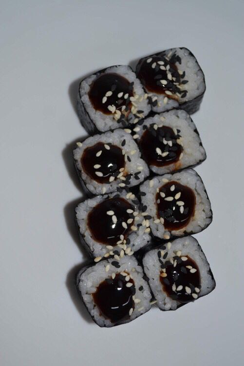 Фото ролл с угрем